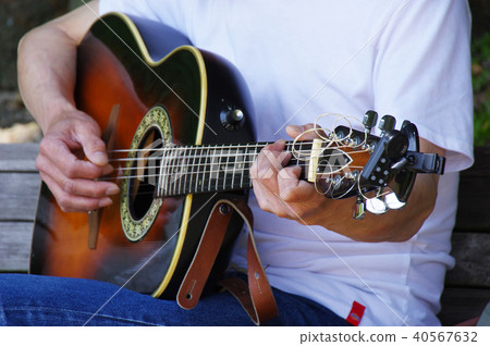 Playing the guitar Playing the guitar 40567632