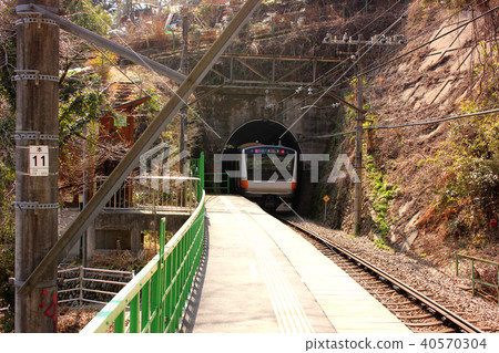 離開青梅線Hak丸站的奧多摩線列車（1） 40570304