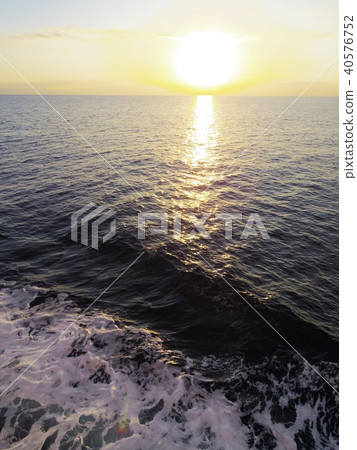 The sunrise seen from the ferry 40576752