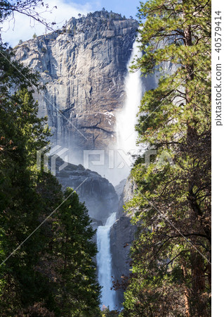 Waterfall in Yosemite 40579414