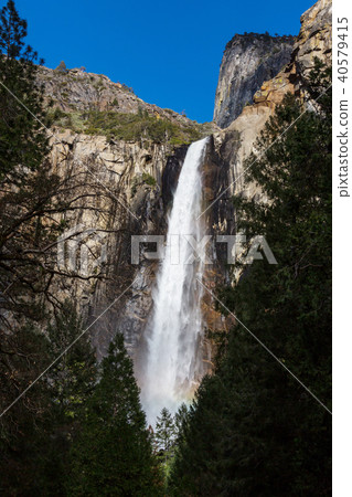 Waterfall in Yosemite 40579415