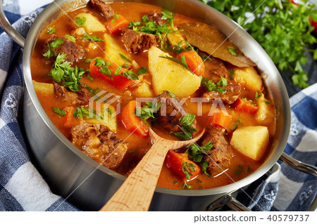 stewed beef with potato and carrots 40579737