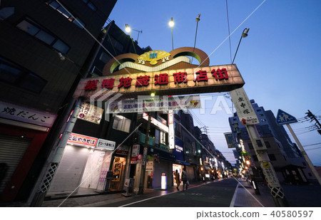 日本東京都市風景Sugamo Jizo購物街（夜景） 40580597