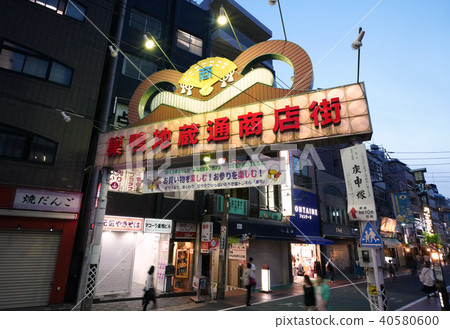 日本東京都市風景Sugamo Jizo購物街（夜景） 40580600