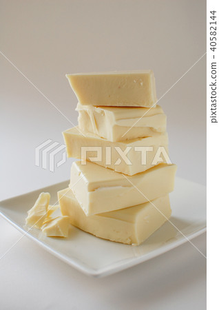 White chocolate split chocolate 40582144