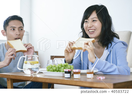 Couple meal 40583722