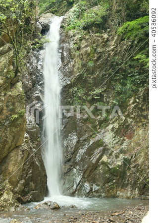 A tourist spot in Tamba city, Hyogo prefecture, a waterfall of solitary rock. 40586092