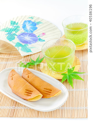 Summer Japanese sweets, sweetfish sweets and cold tea 40586196