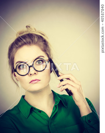 Focused business woman talking on phone 40587840