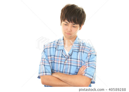 一個臉色沮喪的男人 一個臉色沮喪的男人 40589288