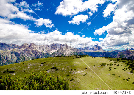 Dolomite landscape with three peaks of lavaredo 40592388