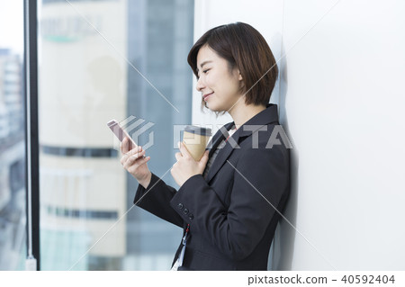 Young business woman 40592404