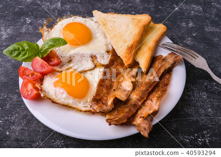 Breakfast with bacon and fried eggs Breakfast with bacon and fried eggs 40593294