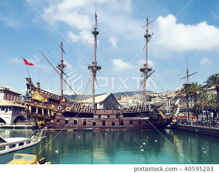 Old big ship in port of genoa 40595283