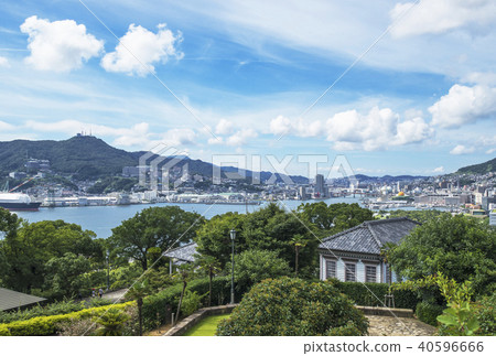 從格洛弗花園眺望長崎市區和港口。格洛弗花園和海景。長崎旅遊景點。九州旅遊。 從格洛弗花園眺望長崎市區和港口。格洛弗花園和海景。長崎旅遊景點。九州旅遊。 40596666