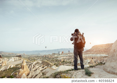 Photographer sandstone cliff and observing the natural landscape Photographer sandstone cliff and observing the natural landscape 40598824