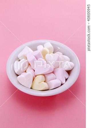 Heart shaped marshmallows 40600945
