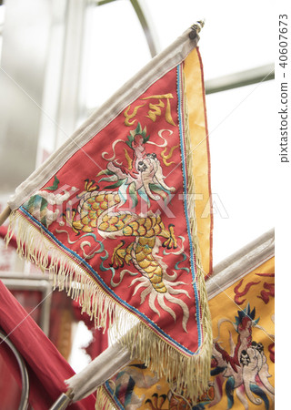 Temple fair, the people around the world 40607673