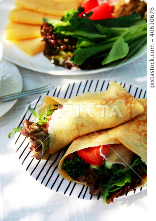 Nutritionally balanced salad crepe Nutritionally balanced salad crepe 40610676