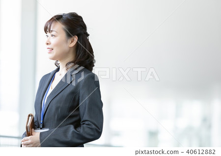 Women in suits women company office Office lady OL mid-level employee senior employee 40612882
