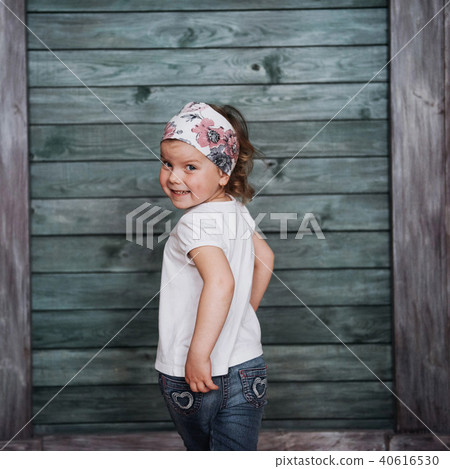 Stylish teenage girl leaning against a wall Stylish teenage girl leaning against a wall 40616530