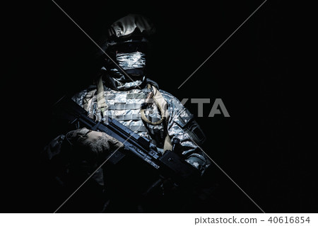 Infantry with machine gun standing in darkness Infantry with machine gun standing in darkness 40616854
