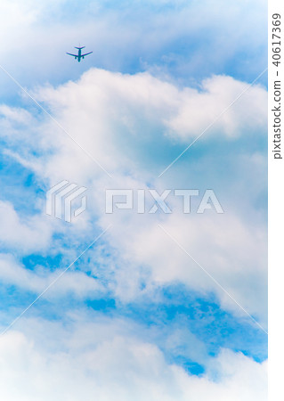 飛機和雲 飛機和雲 40617369