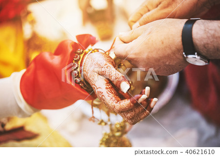 Indian bride ties with holy thread on her wrist Indian bride ties with holy thread on her wrist 40621610