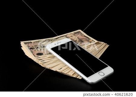 Smartphone and money 40621620