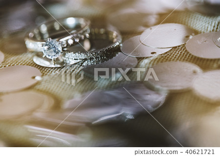Engagement rings focused on diamond head Engagement rings focused on diamond head 40621721