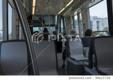 高雄輕軌車廂 高雄輕軌車廂 40621726