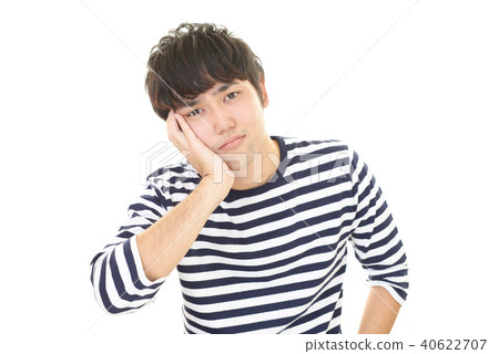 一個臉色沮喪的男人 一個臉色沮喪的男人 40622707