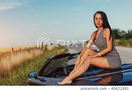 young woman in a photo shoot. young woman in a photo shoot. 40622891