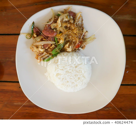 stir-fried sour pork with egg 40624474