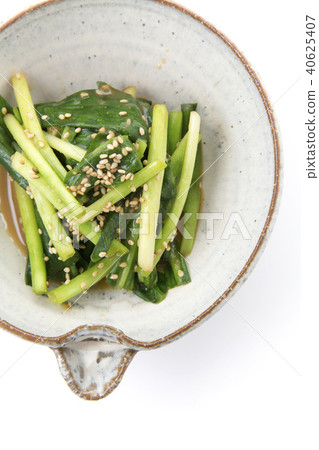 Ginger's garlic soaked one-sided bowl up overhead view vertical position 40625407