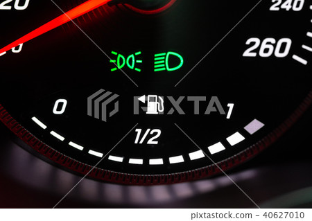 Vehicle fuel gauge showing full Vehicle fuel gauge showing full 40627010