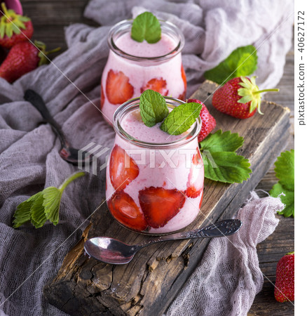 smoothies of fresh strawberries and yogurt  40627172