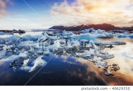 Icebergs in the glacial lake with a mountain 40629358