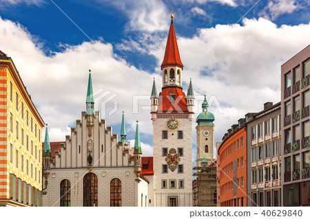 Old Town Hall in Munich, Germany Old Town Hall in Munich, Germany 40629840