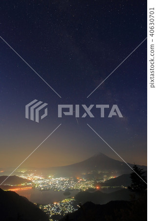 從Shindon Pass看到的富士山和銀河系 40630701