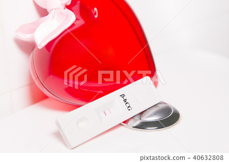 Positive pregnancy test and heart 40632808