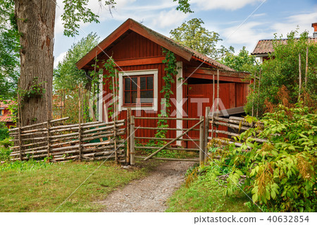 Old wooden house 40632854