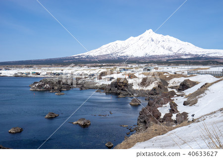 Landscape of Senboshi-misaki coast and Rishiri mountain 40633627