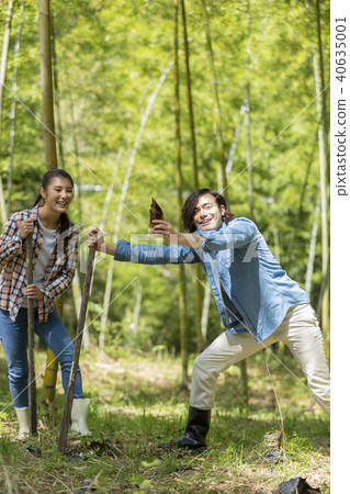 夫婦挖棺材 40635001