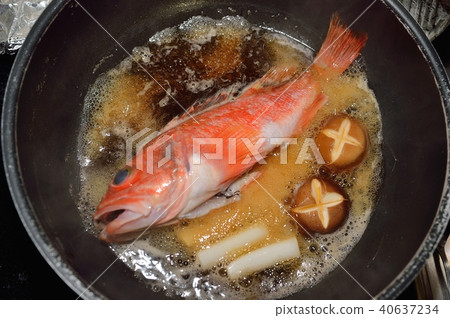 煮水煮魚。 Chouka，Yumekasago。在煎鍋裡煮熟的魚。 40637234