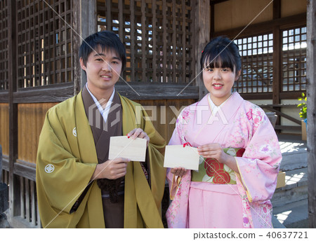 Men and women with votives 40637721