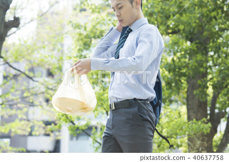 Businessman outdoors 40637758