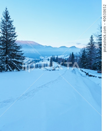 Sunrise winter Carpathian mountain village Sunrise winter Carpathian mountain village 40638652