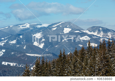 Winter snowy Carpathian mountains, Ukraine Winter snowy Carpathian mountains, Ukraine 40638660