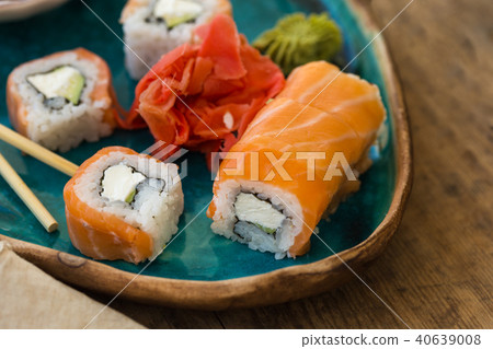 Sushi with soy sauce Sushi with soy sauce 40639008